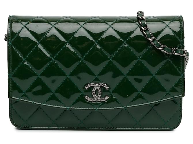 Wallet On Chain Cartera brillante de charol verde Chanel con cadena Cuero  ref.1400387