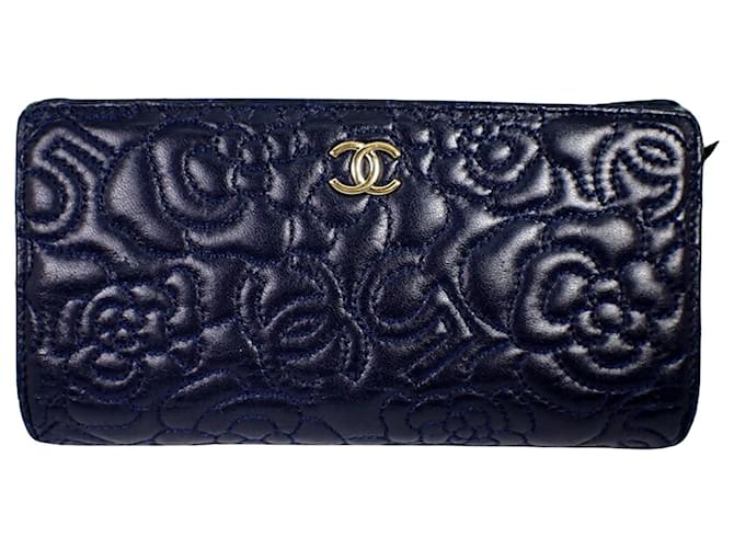 Timeless Chanel Camellia Azul marinho Couro envernizado  ref.1400943