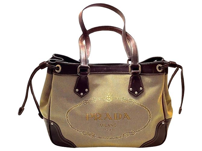 Jacquard mit Prada-Logo