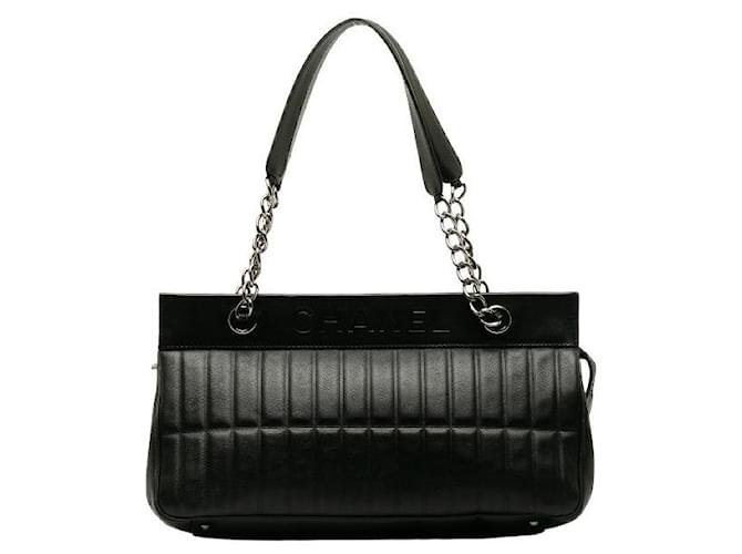 Chanel Leder Chocobar Logo Ketten-Schultertasche in sehr gutem Zustand Schwarz  ref.1402243