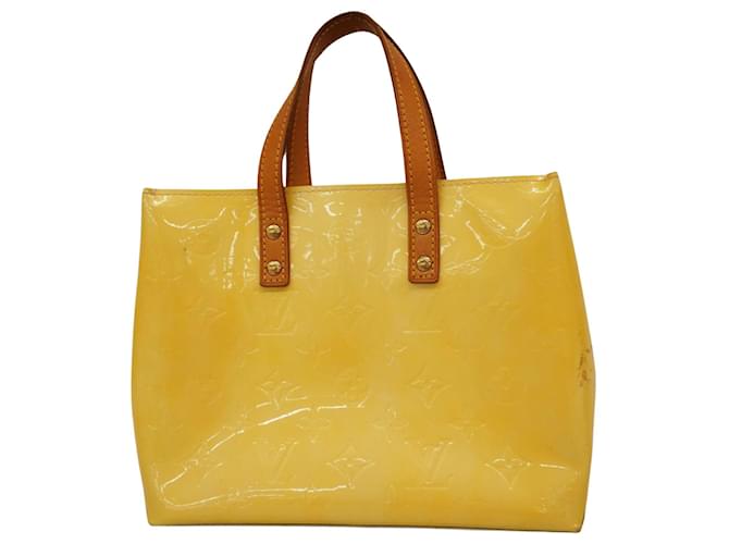 Louis Vuitton Reade Yellow Patent leather  ref.1402369