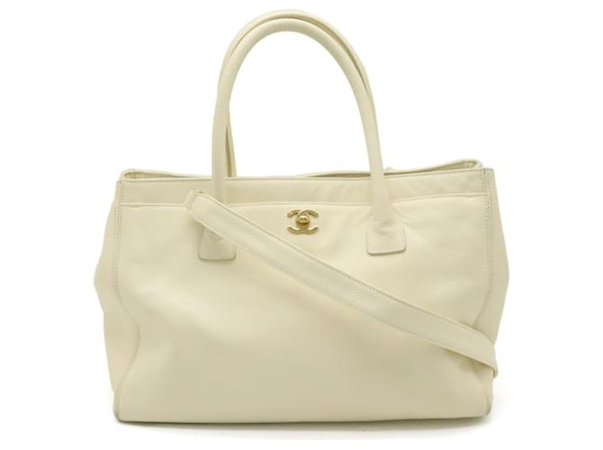 Chanel Executive White Leather  ref.1403567
