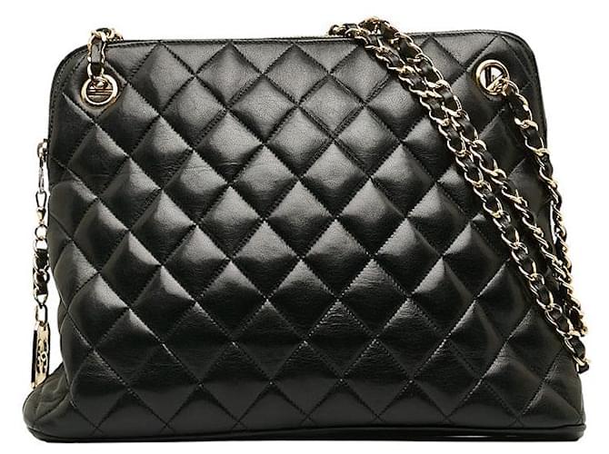 Bolsa de ombro com corrente de couro acolchoado Chanel Bolsa de ombro de couro em bom estado  ref.1404013