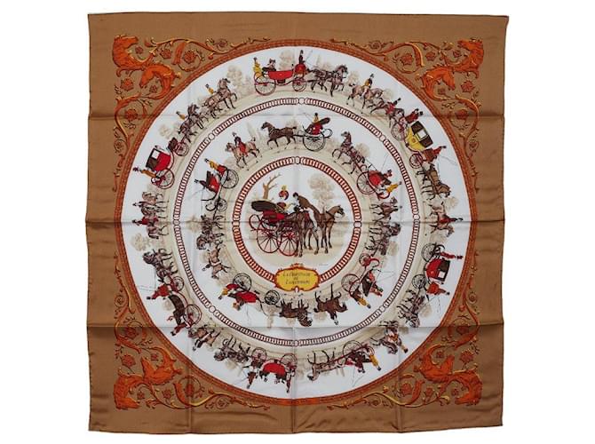 Écharpe en soie Hermès 88,5 cm x 88,5 cm LA PROMENADE DE LONGCHAMPS en très bon état Toile Marron  ref.1404060