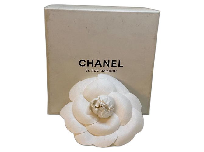 Chanel Camélia Blanc
