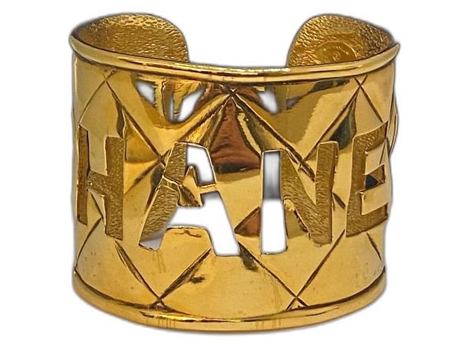 Cambon Coleção de pulseiras Chanel cortadas. Dourado