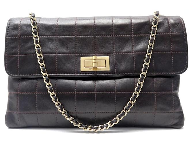 SAC A MAIN CHANEL CHOCOLATE BAR FERMOIR 2.55 A14552 BANDOULIERE EN CUIR Bordeaux  ref.1404501