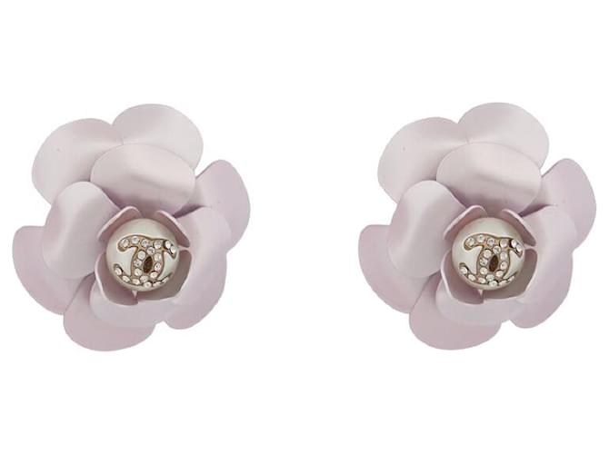 NEW CHANEL CAMELIA AND PEARL LOGO CC STRASS EARRINGS NEW EARRINGS Lavender Enamel  ref.1404561