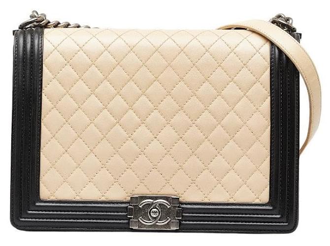 Chanel große zweifarbige Le Boy Flap Bag Umhängetasche aus Leder in gutem Zustand  ref.1405184