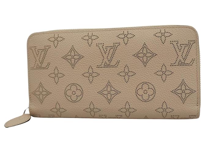 Louis Vuitton Portefeuille zippy Bege Couro  ref.1405817