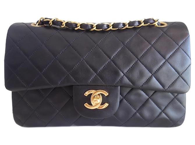 Timeless Classic black Chanel bag Leather  ref.1406073