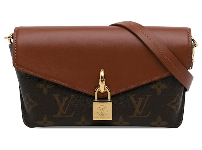 Cadeado monograma Louis Vuitton marrom em bolsa com alça Couro  ref.1406349