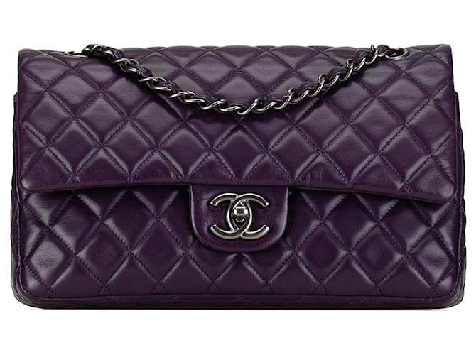 Bolsa de ombro com aba preta Chanel média clássica forrada de pele de cordeiro Preto Couro  ref.1406484