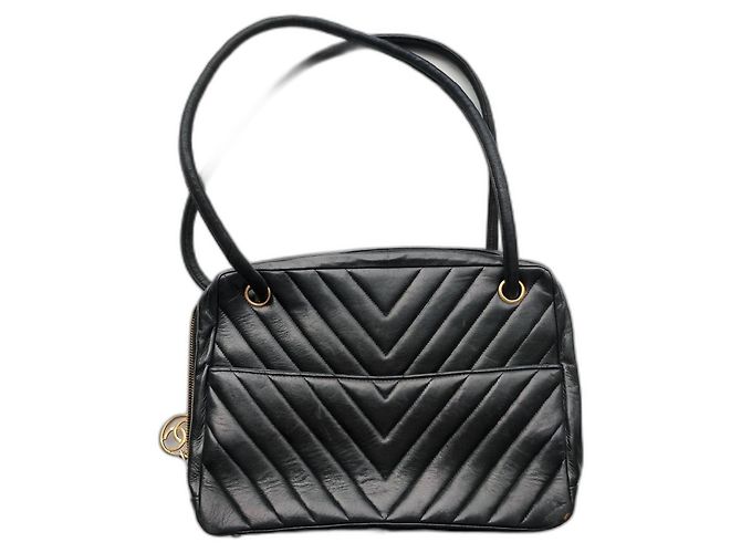 Chanel Bolsa de câmera em couro preto
