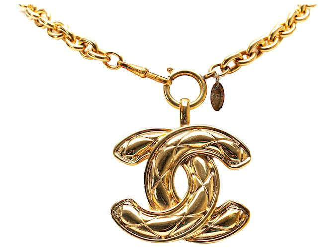 Gold Chanel CC Quilted Pendant Necklace Golden Gold-plated  ref.1408248