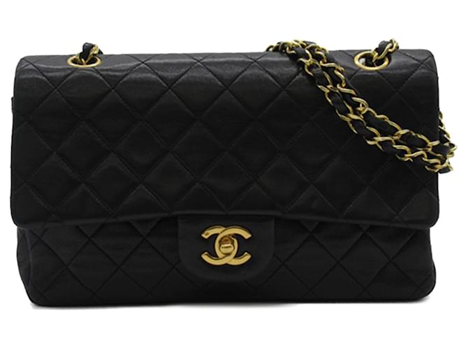 Black Chanel Medium Classic Lambskin lined Flap Shoulder Bag Leather  ref.1408418