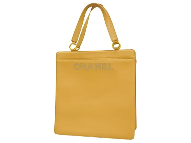 Timeless Chanel Chanel Giallo Pelle  ref.1409289