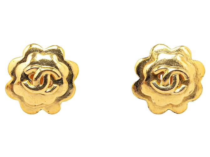 Clipe de flor CC banhado a ouro Chanel em brincos Dourado  ref.1410324