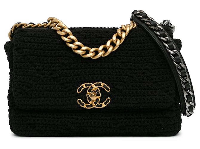 Ganchillo mediano Chanel negro 19 Cartera con solapa Cuero  ref.1410353