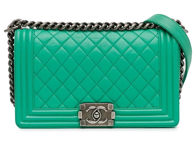 Bolso cruzado Boy Flap mediano de piel de ternera verde de Chanel Cuero  ref.1410363