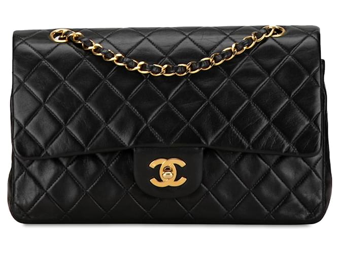 Borsa a tracolla con patta foderata in pelle di agnello classica media nera Chanel Nero  ref.1410625