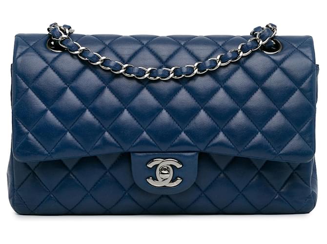 Bolso de hombro de doble solapa mediano de cordero azul Chanel clásico Cuero  ref.1410634