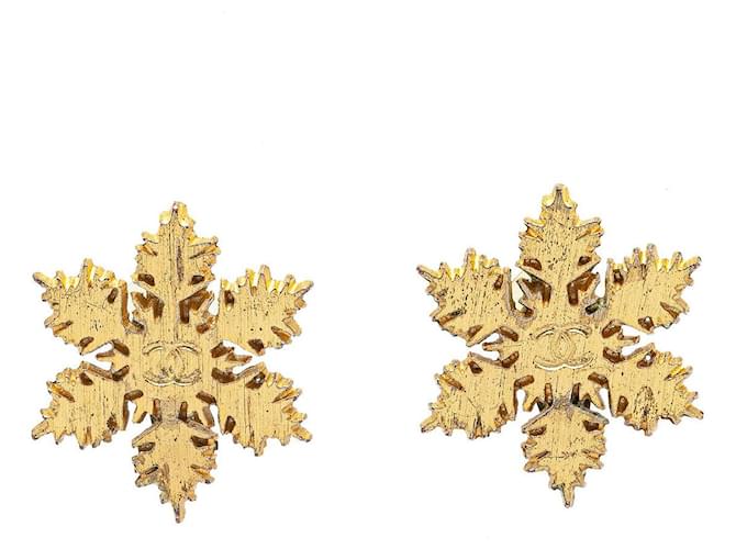 Boucles d'oreilles à clip CC Snowflake plaquées or Chanel Plaqué or Doré  ref.1410664