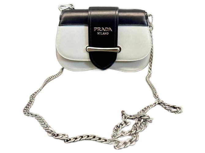 Prada Sidonie Schultertasche aus Leder schwarz weiß
