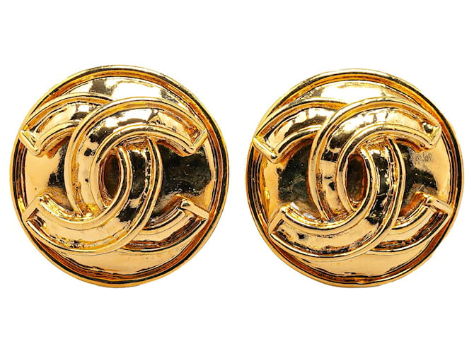 Clipe CC banhado a ouro Chanel em brincos Dourado Metal  ref.1410943