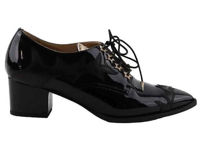 Chanel stringate in pelle Nero