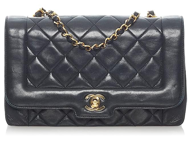 Borsa a tracolla media Diana in pelle di agnello con patta nera Chanel Nero  ref.1413079