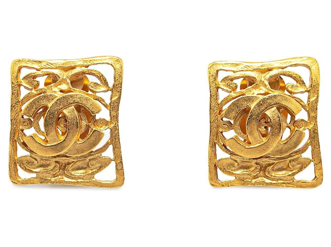 Boucles d'oreilles clips CC plaquées or Chanel Plaqué or Doré  ref.1413158