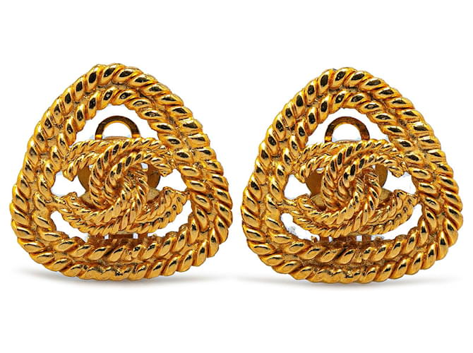 Boucles d'oreilles à clip en corde triangulaire CC plaquées or Chanel Plaqué or Doré  ref.1413238