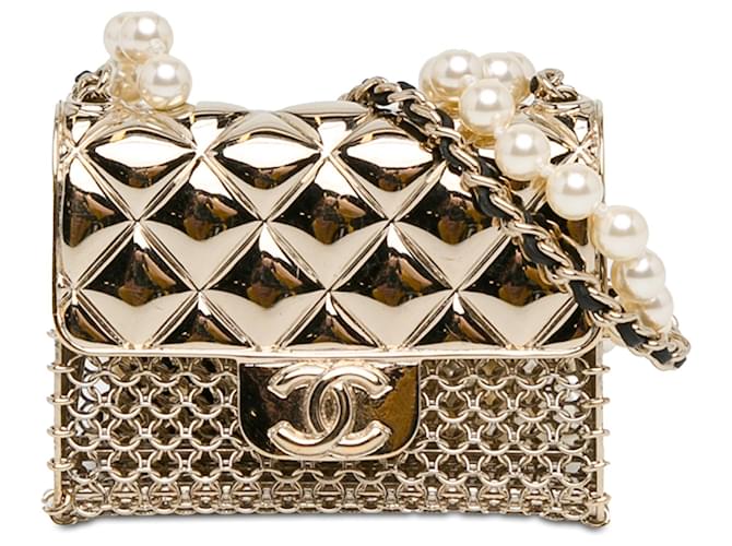 Chanel Colar com pingente de aba de metal dourado e pérola falsa Banhado a ouro  ref.1413876