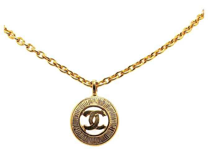 Gold Chanel Gold Plated CC Round Pendant Necklace Golden Gold-plated  ref.1414430