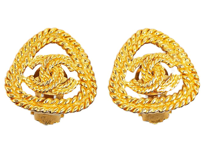 Goldfarbene, vergoldete CC-Ohrclips mit dreieckigem Seil von Chanel Golden  ref.1414444