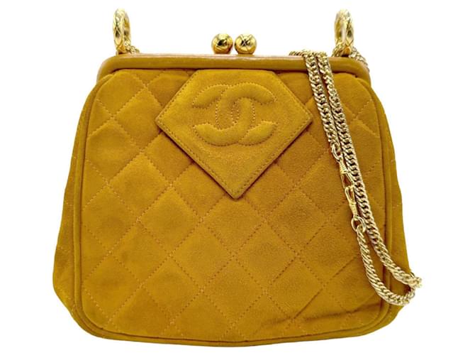 Timeless Chanel Amarelo Suécia  ref.1414814