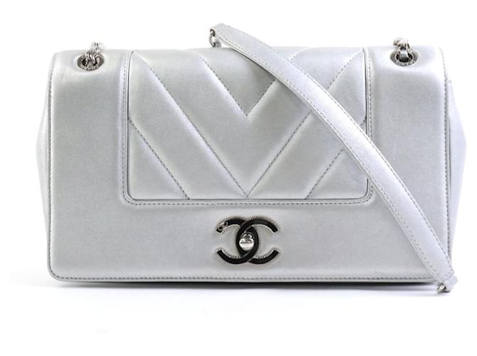 Chanel Mademoiselle Silvery Leather  ref.1414824