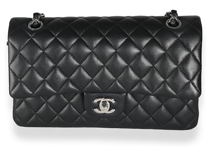 Sac à rabat doublé classique moyen en cuir d'agneau matelassé noir Chanel  ref.1415544