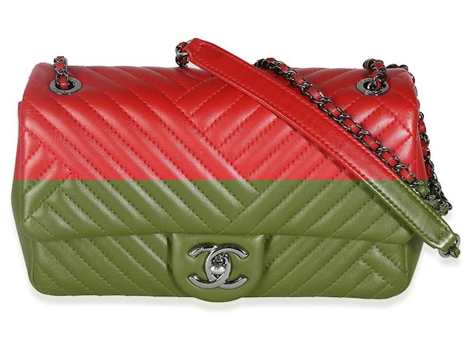 CHANEL　バッグ　 レッド ホーボー バッグ、シャイニー カーフスキン 、レッド