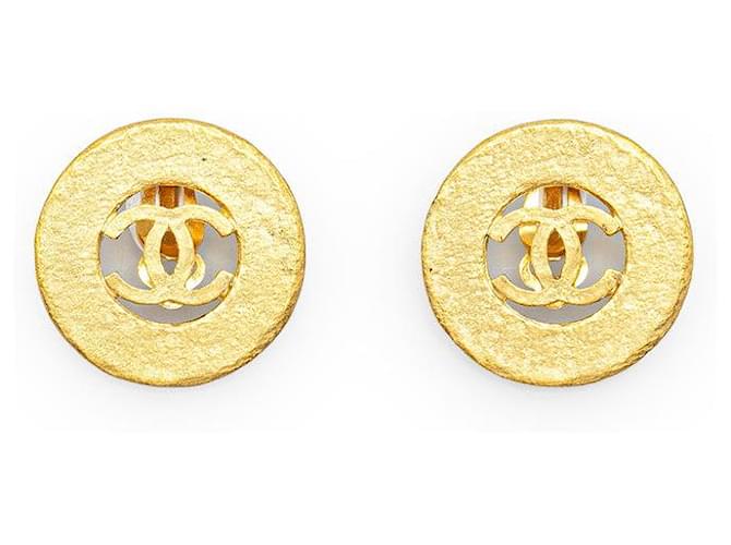 Boucles d'oreilles clip Chanel CC Boucles d'oreilles en métal en bon état  ref.1416474