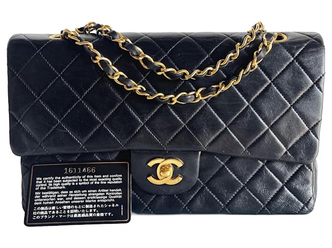 Chanel Classic handbag in black lambskin leather with gold-plated metal  ref.1416701