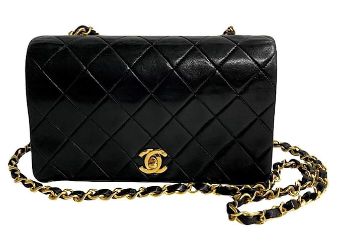 Sac à bandoulière en cuir matelassé Chanel en agneau, rabat complet de 19 cm, sac à bandoulière en cuir 64159 en très bon état  ref.1418140