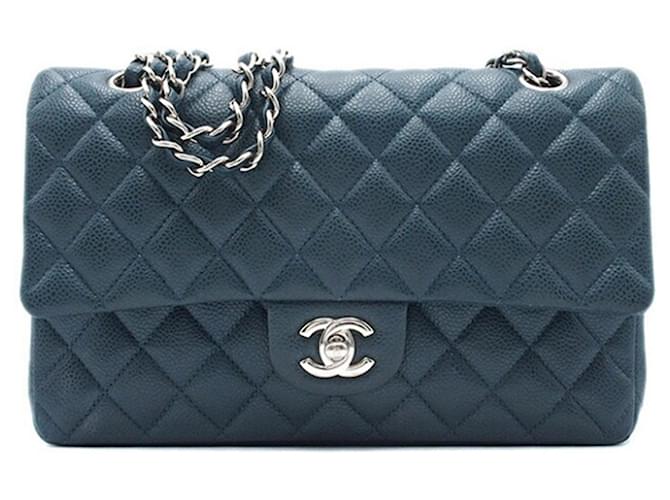 Chanel Blaue mittelgroße klassische Klappe mit Kaviarfutter Dunkelblau Leder  ref.1418935