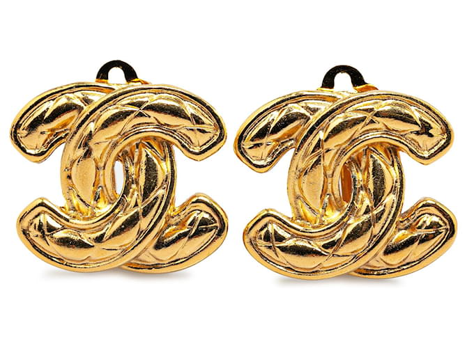 Chanel Gold Gold Plated CC Quilted Clip On Earrings Golden Metal Gold-plated  ref.1419003