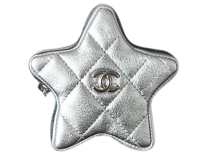Wallet / Chanel keychain Silvery