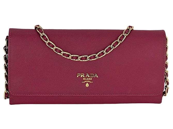 Portefeuille en cuir rose fuchsia Prada Metal Saffiano sur une pochette à chaîne  ref.1419430