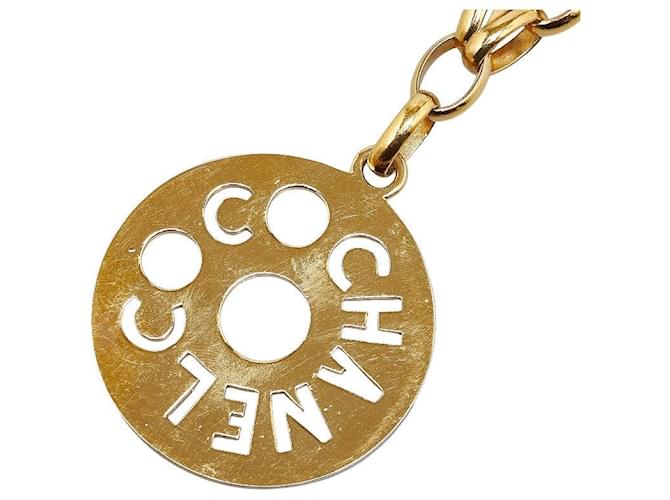 Collier chaîne logo Chanel plaqué or en excellent état Métal Doré  ref.1419525