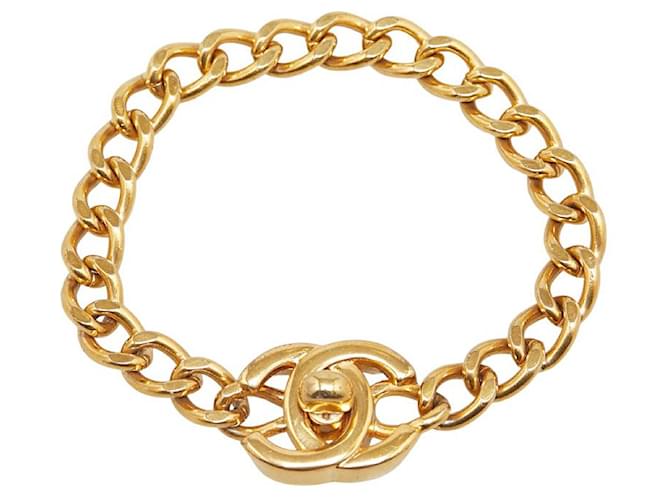 Bracelet chaîne Chanel CC Turnlock Bracelet en métal en bon état Doré  ref.1419557