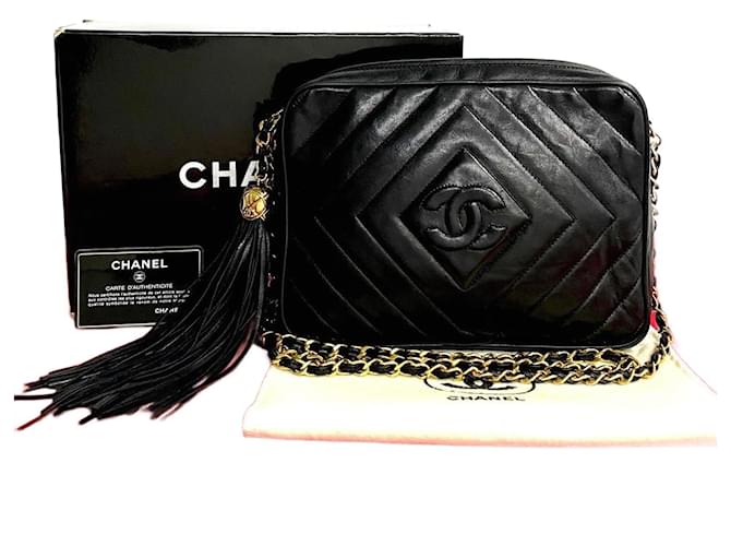 Camera Bolsa de câmera com tassel Chanel CC, bolsa de couro crossbody em muito bom estado Preto  ref.1419599